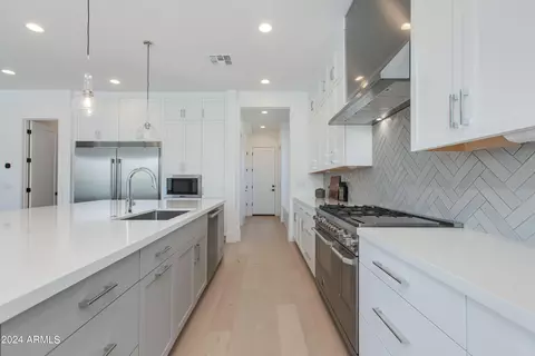 3737 E Amelia Ave, Phoenix, AZ 85018 photo 9
