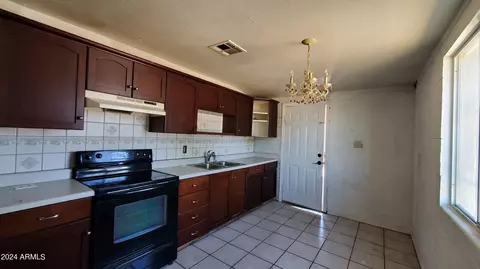 4014 N 64th Dr, Phoenix, AZ 85033 photo 6