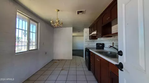 4014 N 64th Dr, Phoenix, AZ 85033 photo 8