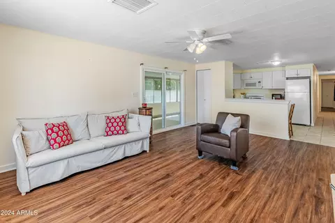 1525 E Helena Dr, Phoenix, AZ 85022 photo 2