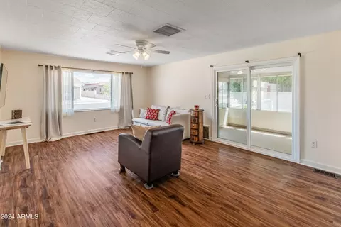 1525 E Helena Dr, Phoenix, AZ 85022 photo 3