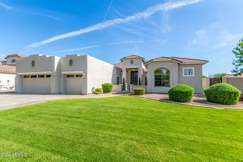 913 Elmwood Pl, Chandler, AZ 85249