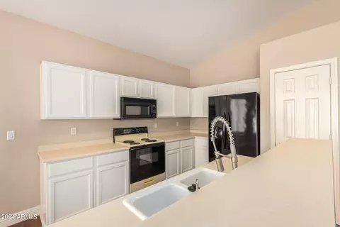 4556 E Badger Way, Phoenix, AZ 85044 photo 9