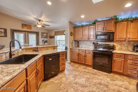 3636 Pine Rim Dr, Overgaard, AZ 85933