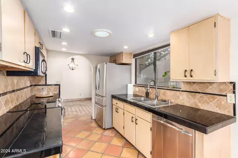 1630 E Redfield Rd, Tempe, AZ 85283 photo 9
