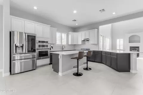 934 E Frances Ln, Gilbert, AZ 85295 photo 3