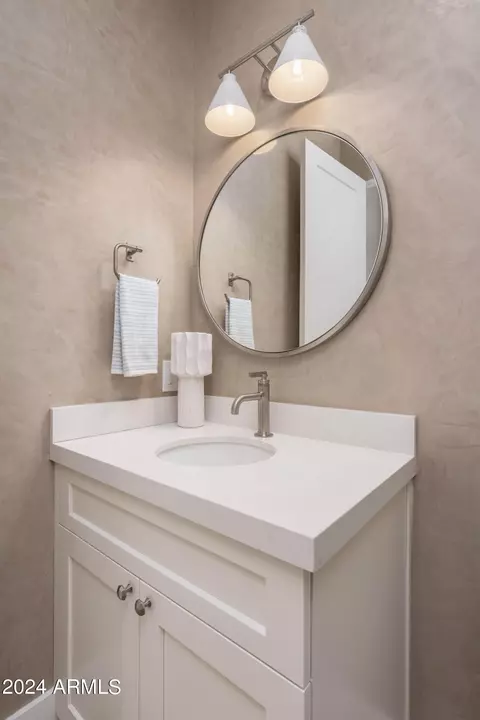 Bath - 4013 N 34th St, Phoenix, AZ 85018 photo 5 of 21