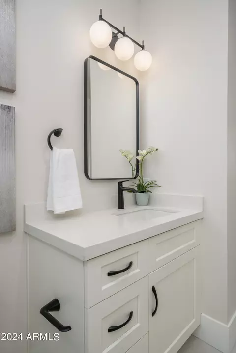 Bath - 4013 N 34th St, Phoenix, AZ 85018 photo 21 of 21