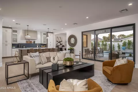 Living - 4013 N 34th St, Phoenix, AZ 85018 photo 2 of 2
