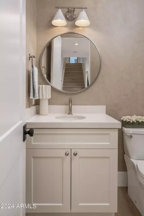 Bath - 4013 N 34th St, Phoenix, AZ 85018 photo 4 of 21