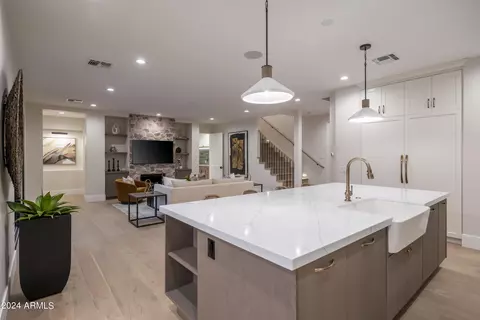 Entry Way - 4013 N 34th St, Phoenix, AZ 85018 photo 2 of 4