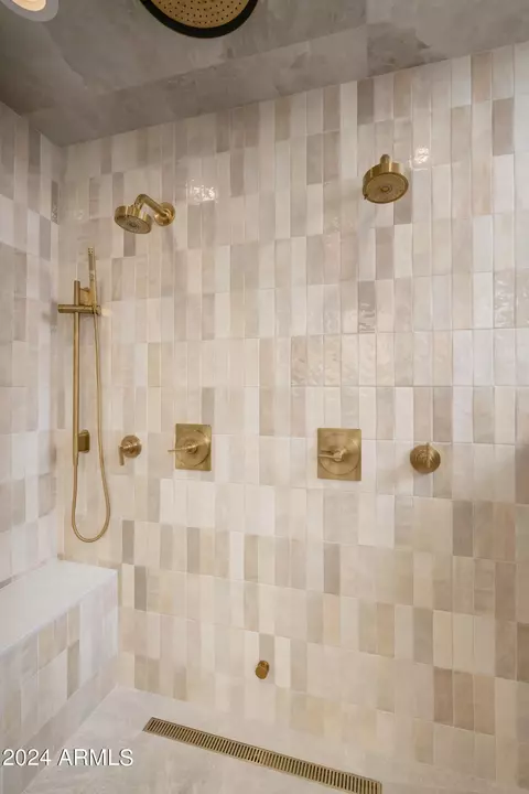 Bath - 4013 N 34th St, Phoenix, AZ 85018 photo 12 of 21