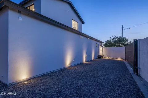 Exterior - 4013 N 34th St, Phoenix, AZ 85018 photo 10 of 10