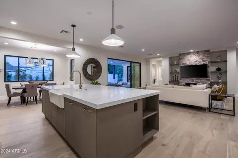 Kitchen - 4013 N 34th St, Phoenix, AZ 85018 photo 5 of 6
