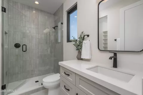 Bath - 4013 N 34th St, Phoenix, AZ 85018 photo 13 of 21