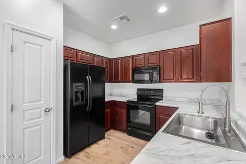 7125 S 7th Ln, Phoenix, AZ 85041 photo 12