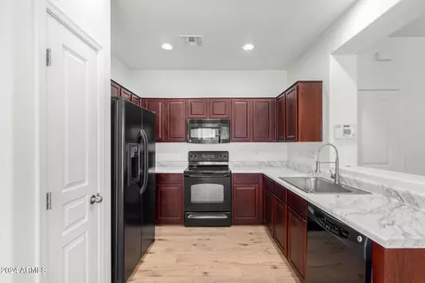 7125 S 7th Ln, Phoenix, AZ 85041 photo 11