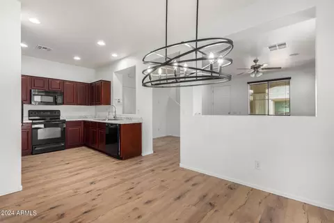 7125 S 7th Ln, Phoenix, AZ 85041 photo 9