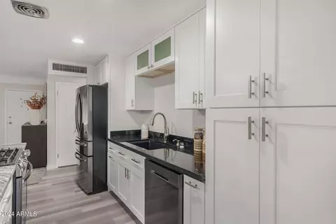 3813 E Captain Dreyfus Ave, Phoenix, AZ 85032 photo 10