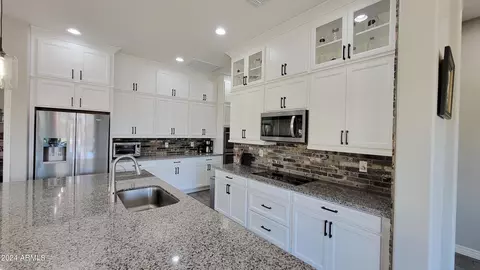 Kitchen - 10722 E Palladium Dr, Mesa, AZ 85212 photo 3 of 8