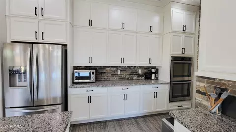 Kitchen - 10722 E Palladium Dr, Mesa, AZ 85212 photo 4 of 8