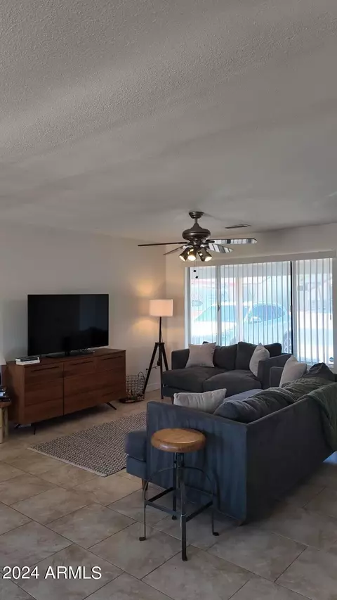4112 E Saint Catherine Ave, Phoenix, AZ 85042 photo 3