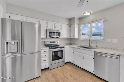 1008 E Bendix Dr, Tempe, AZ 85283