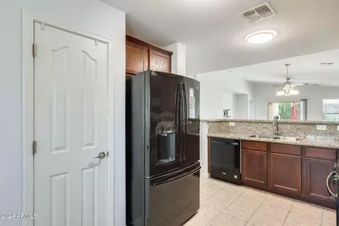 2043 E Lindrick Dr, Gilbert, AZ 85298 photo 3