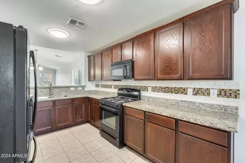 2043 E Lindrick Dr, Gilbert, AZ 85298 photo 2