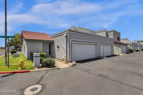 8704 N Fountain Dr, Peoria, AZ 85345