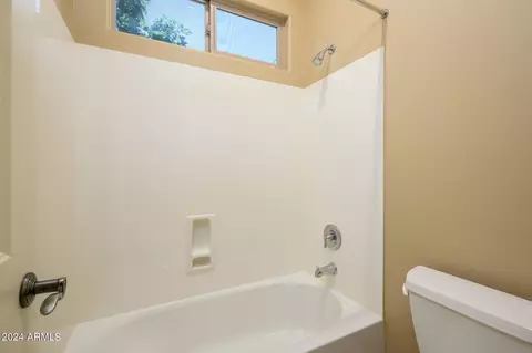 Bath - 2764 E Lowell Ave, Gilbert, AZ 85295 photo 5 of 7