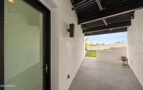 Entry Way - 3197 E San Miguel Ave, Phoenix, AZ 85016 photo 9 of 9
