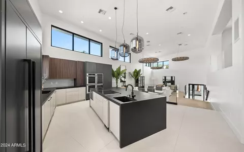 Kitchen - 3197 E San Miguel Ave, Phoenix, AZ 85016 photo 1 of 7