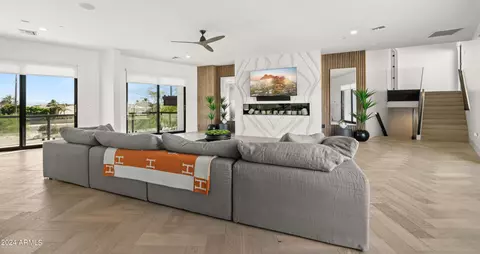Living - 3197 E San Miguel Ave, Phoenix, AZ 85016 photo 1 of 3