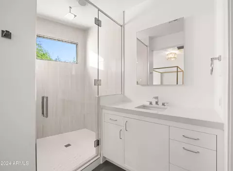 Bath - 3197 E San Miguel Ave, Phoenix, AZ 85016 photo 5 of 8