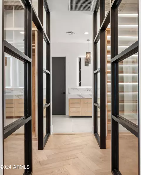 Entry Way - 3197 E San Miguel Ave, Phoenix, AZ 85016 photo 6 of 9