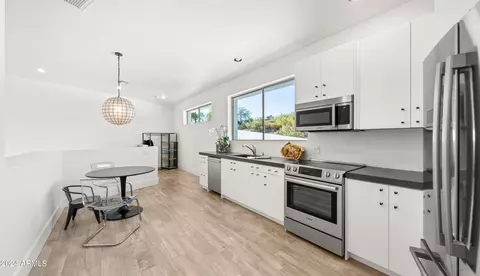 Kitchen - 3197 E San Miguel Ave, Phoenix, AZ 85016 photo 5 of 7