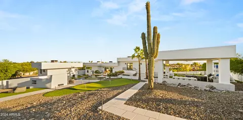 Exterior - 3197 E San Miguel Ave, Phoenix, AZ 85016 photo 4 of 12