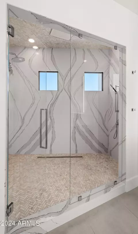 Bath - 3197 E San Miguel Ave, Phoenix, AZ 85016 photo 3 of 8