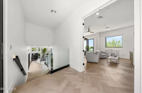 Entry Way - 3197 E San Miguel Ave, Phoenix, AZ 85016 photo 5 of 9