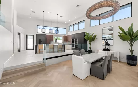 Dining - 3197 E San Miguel Ave, Phoenix, AZ 85016 photo 1 of 2