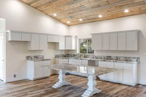 3322 Apache Dr, Overgaard, AZ 85933 photo 8