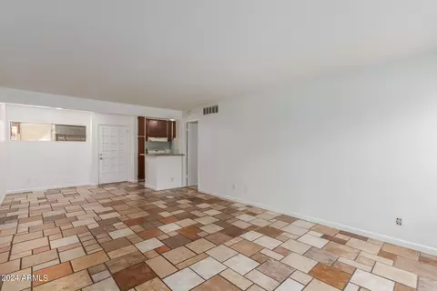 1701 W Tuckey Ln #102, Phoenix, AZ 85015