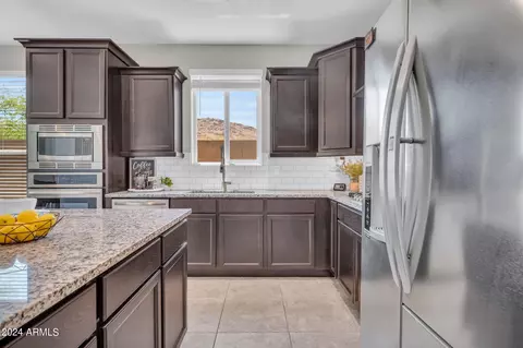 2025 E Charlotte Dr, Phoenix, AZ 85024 photo 8