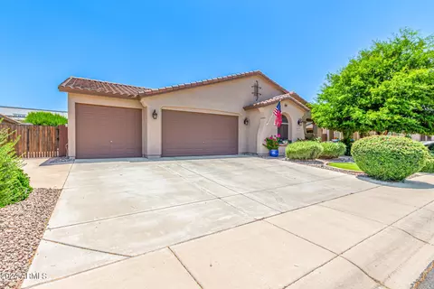 565 W Yellow Wood Ave, Queen Creek, AZ 85140