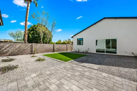 Exterior - 1323 E Oregon Ave, Phoenix, AZ 85014 photo 5 of 13