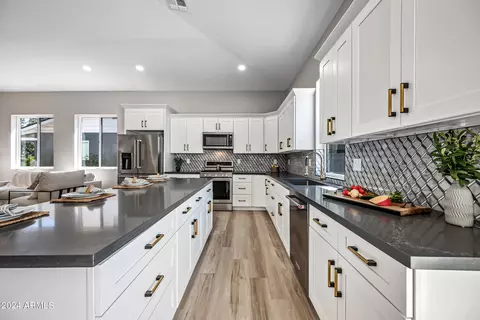 Kitchen - 1323 E Oregon Ave, Phoenix, AZ 85014 photo 3 of 15