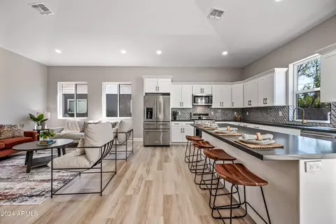 Kitchen - 1323 E Oregon Ave, Phoenix, AZ 85014 photo 10 of 15