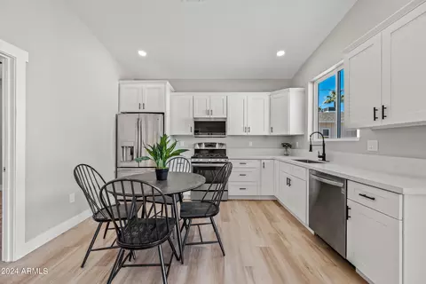 Kitchen - 1323 E Oregon Ave, Phoenix, AZ 85014 photo 11 of 15