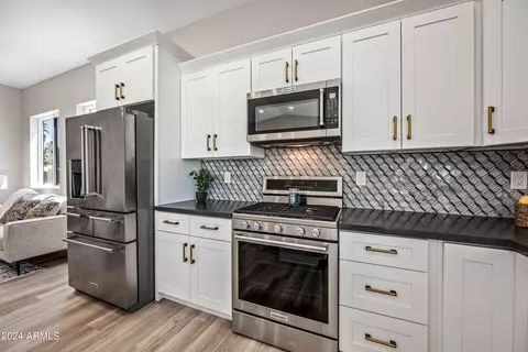Kitchen - 1323 E Oregon Ave, Phoenix, AZ 85014 photo 6 of 15
